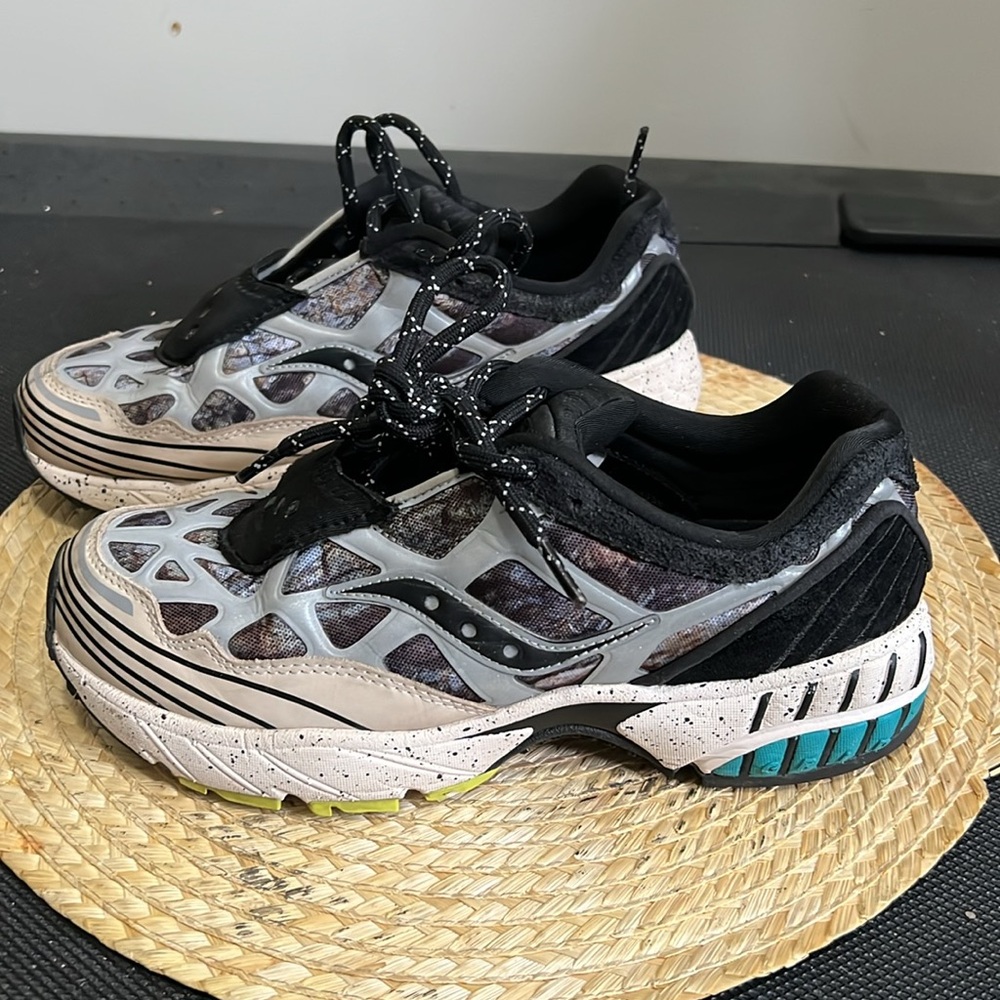 Saucony Women Camo Grid Sneakers Size 8.5